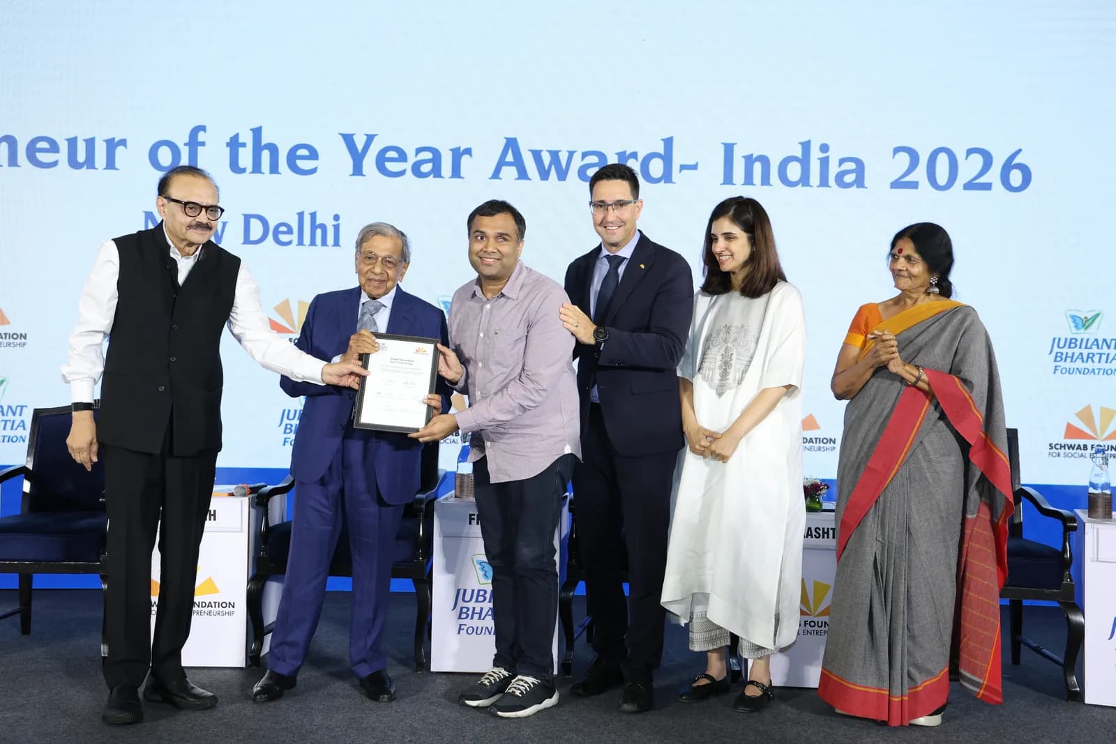 Vineet Saraiwala receiving the Social Entrepreneur of the Year Award India 2026 on stage in New Delhi